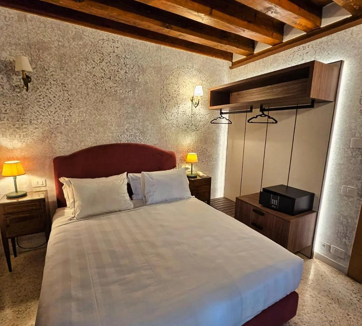 San Simeon Apartments Venice