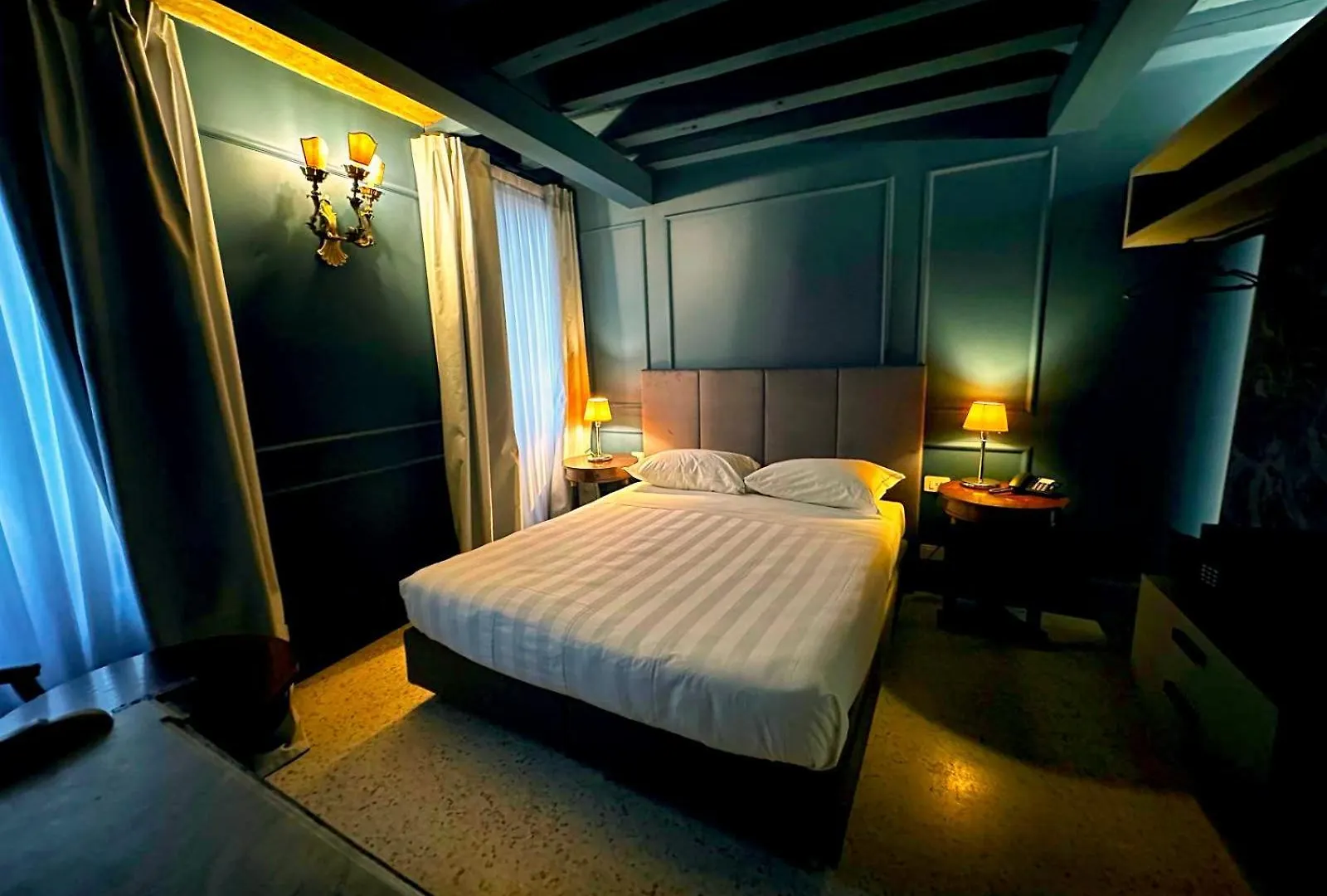 San Simeon Apartments Venice